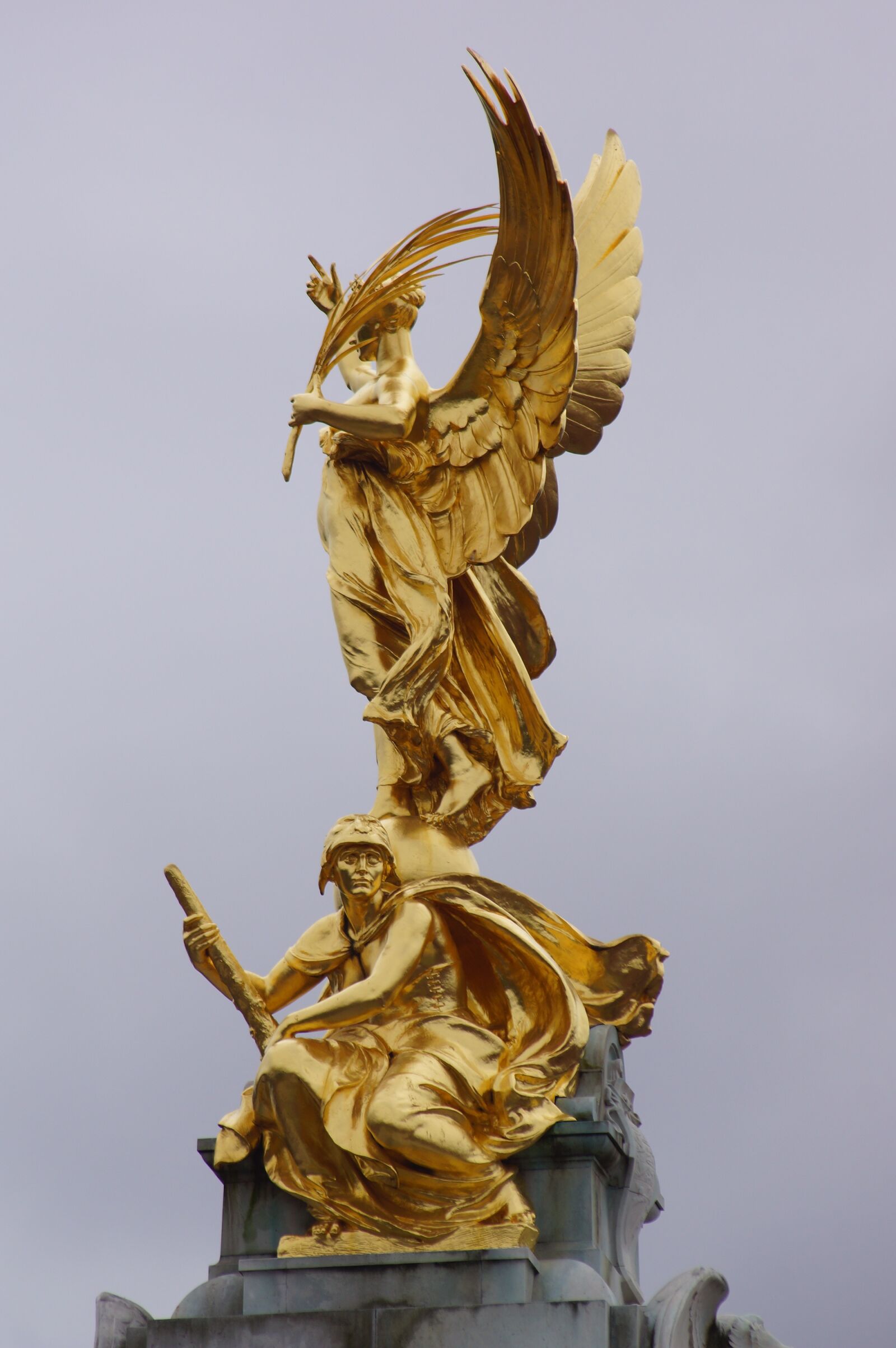 Sony SLT-A65 (SLT-A65V) sample photo. London, buckingham palace, statue photography