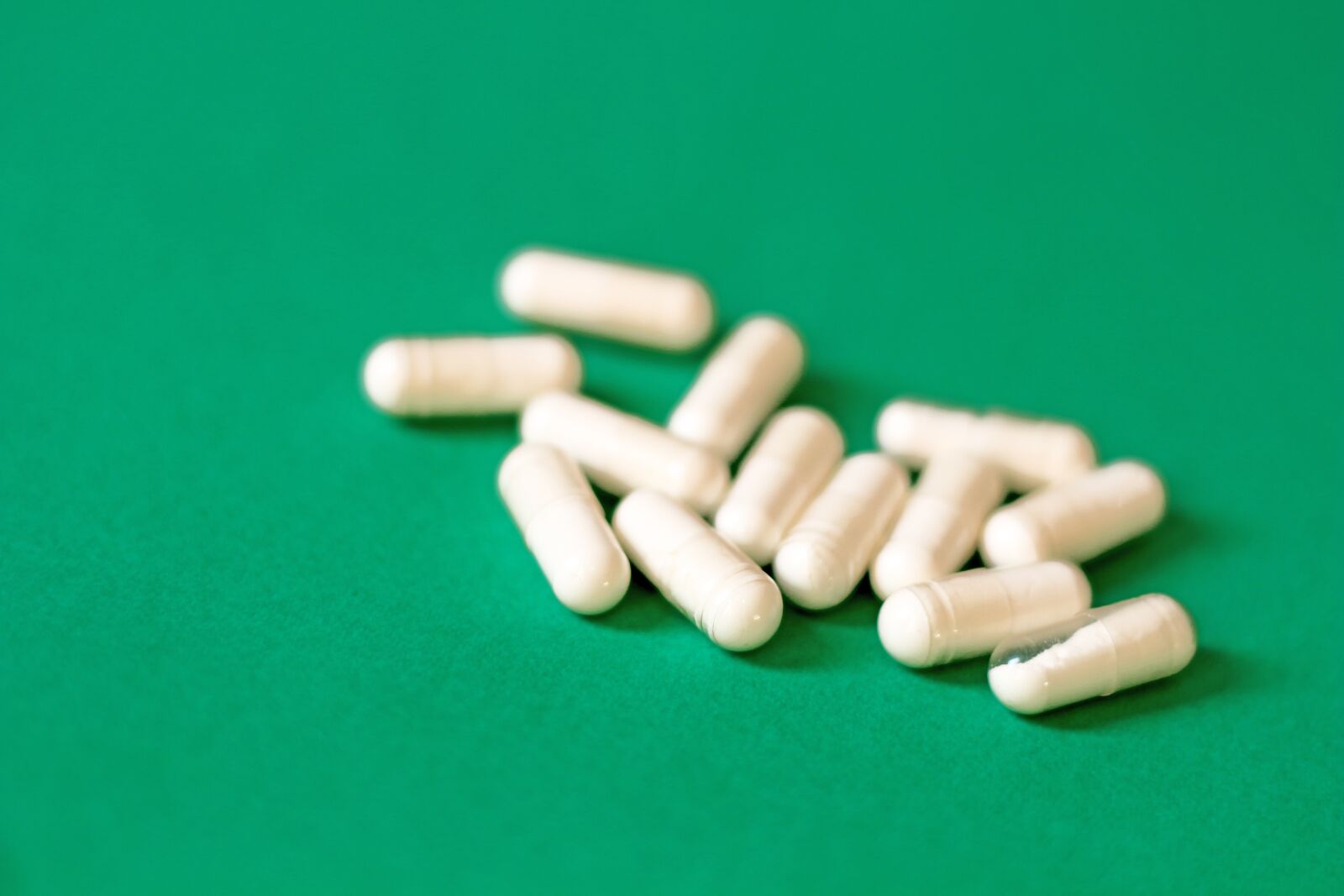Canon EOS 700D (EOS Rebel T5i / EOS Kiss X7i) sample photo. Capsule-diet pill, capsule, pill photography