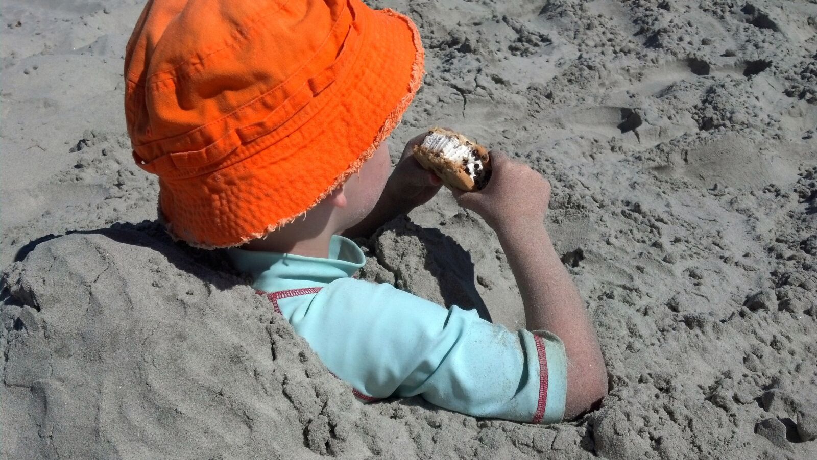Motorola DROID RAZR sample photo. Sand, kid, beach photography