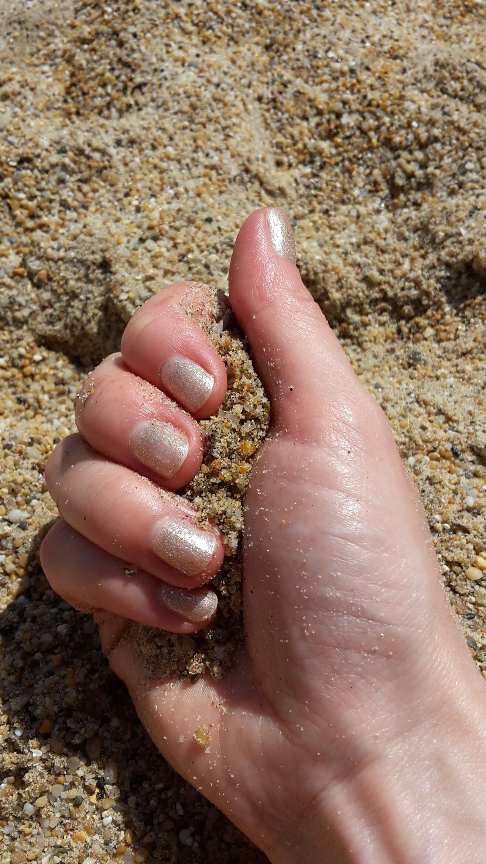 Samsung Galaxy S5 Mini sample photo. Hand, sand, beach photography