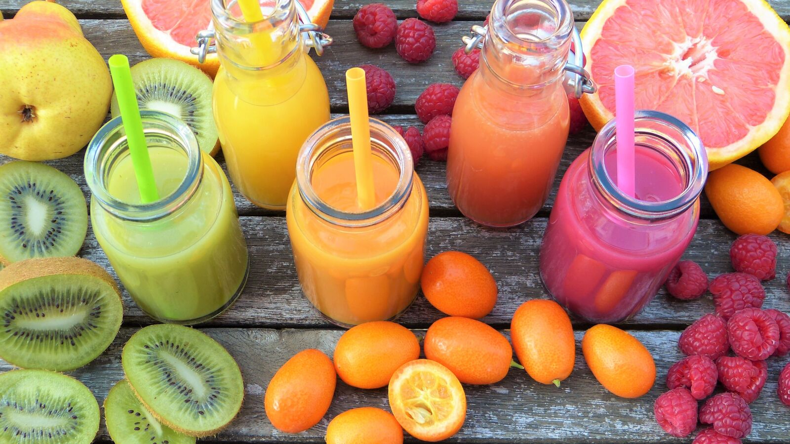 Panasonic Lumix DMC-FZ150 sample photo. Smoothies, fruits, colorful photography