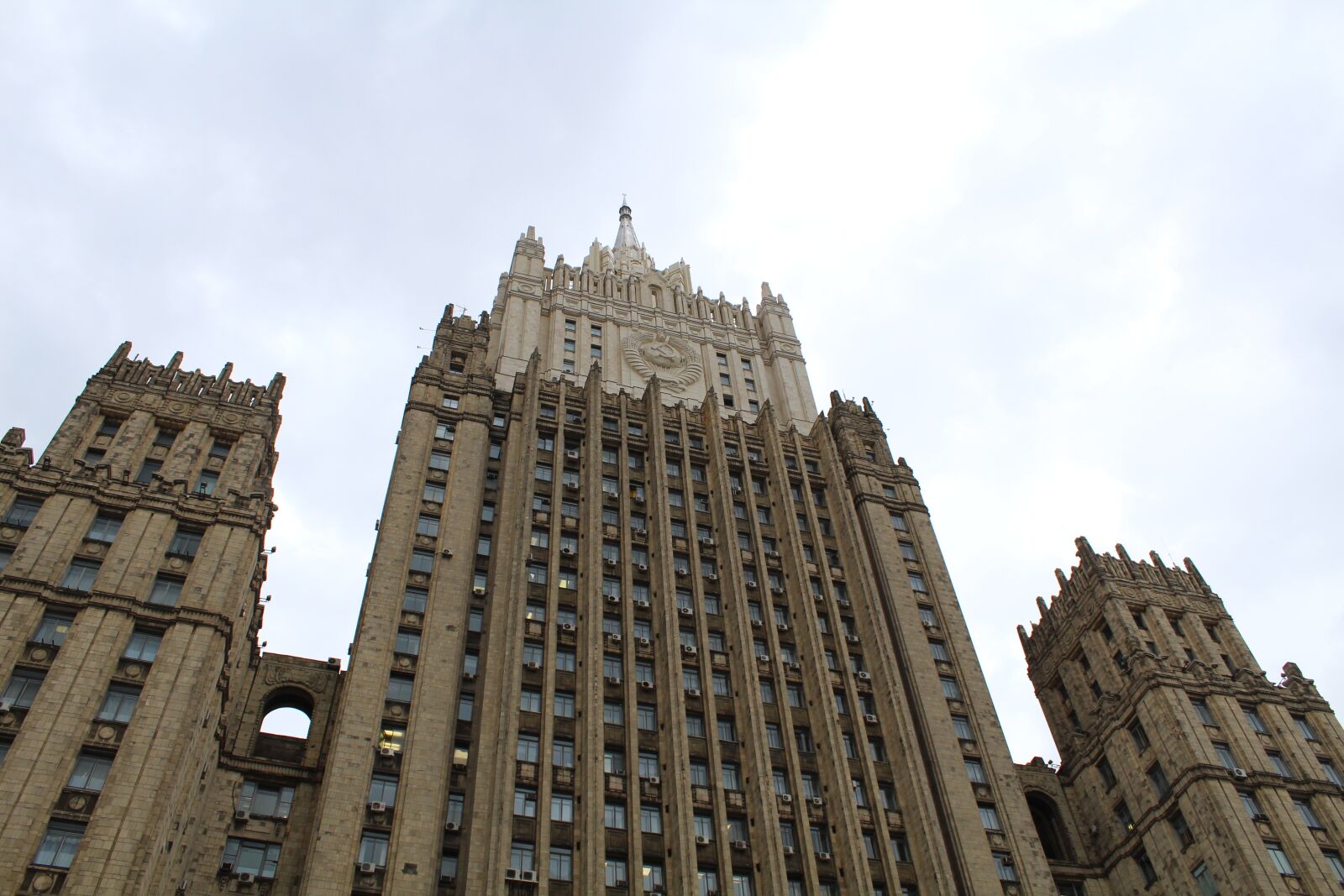 Canon EOS 1300D (EOS Rebel T6 / EOS Kiss X80) sample photo. Moscow, the ministry of photography