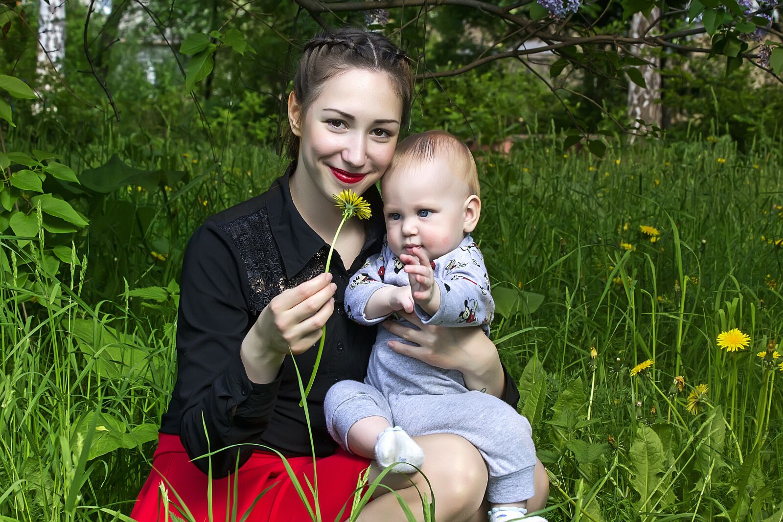 Canon EF 70-300mm F4-5.6 IS USM sample photo. Mother and son, summer photography