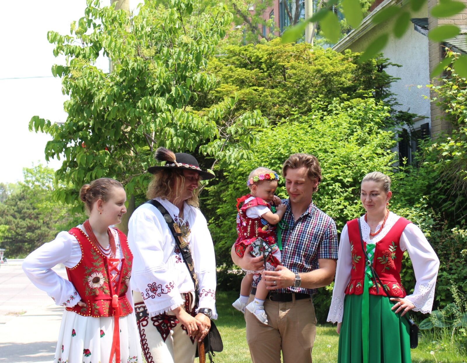 Canon EOS 700D (EOS Rebel T5i / EOS Kiss X7i) sample photo. People, family reunion, costumes photography