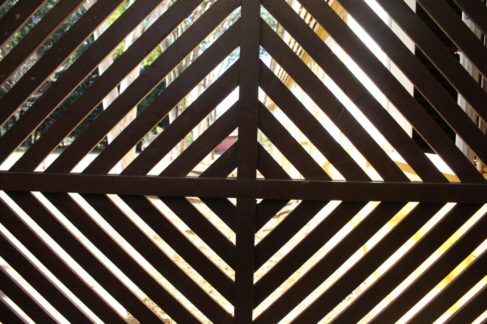 Canon EOS 1300D (EOS Rebel T6 / EOS Kiss X80) sample photo. Background, wood, wall photography