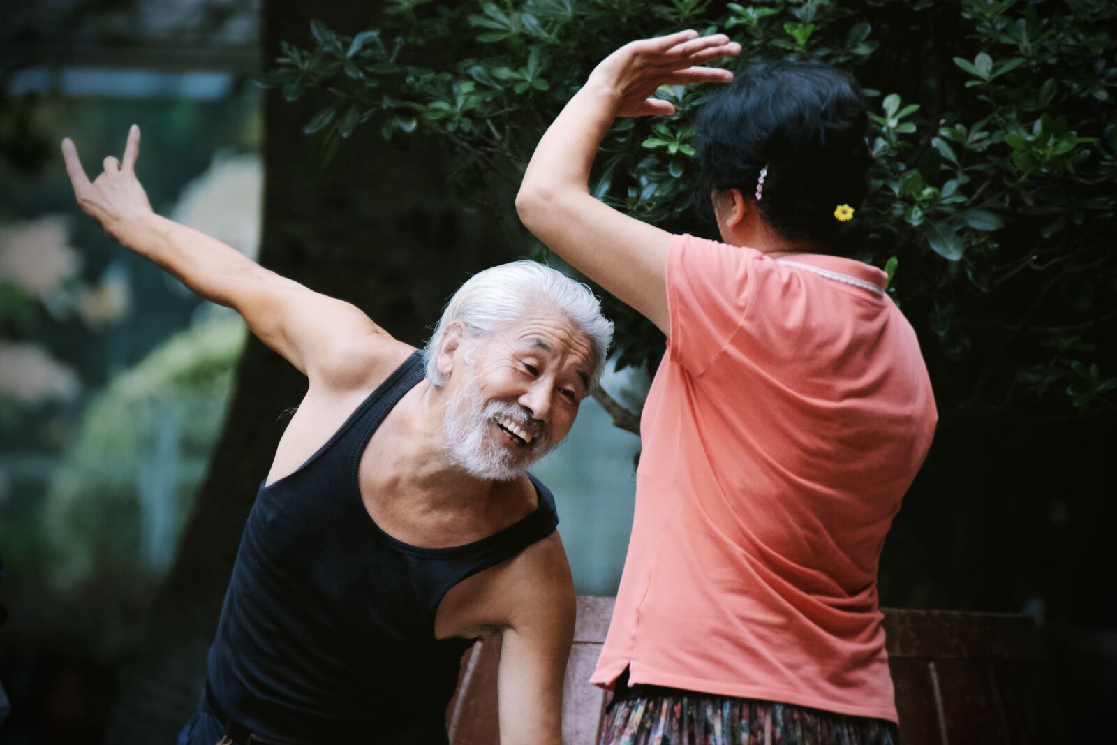 Canon EOS 550D (EOS Rebel T2i / EOS Kiss X4) sample photo. China, elder, dance photography