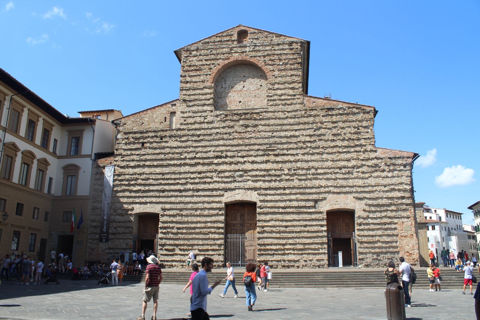 Canon EOS 1300D (EOS Rebel T6 / EOS Kiss X80) sample photo. Florence, the church of photography