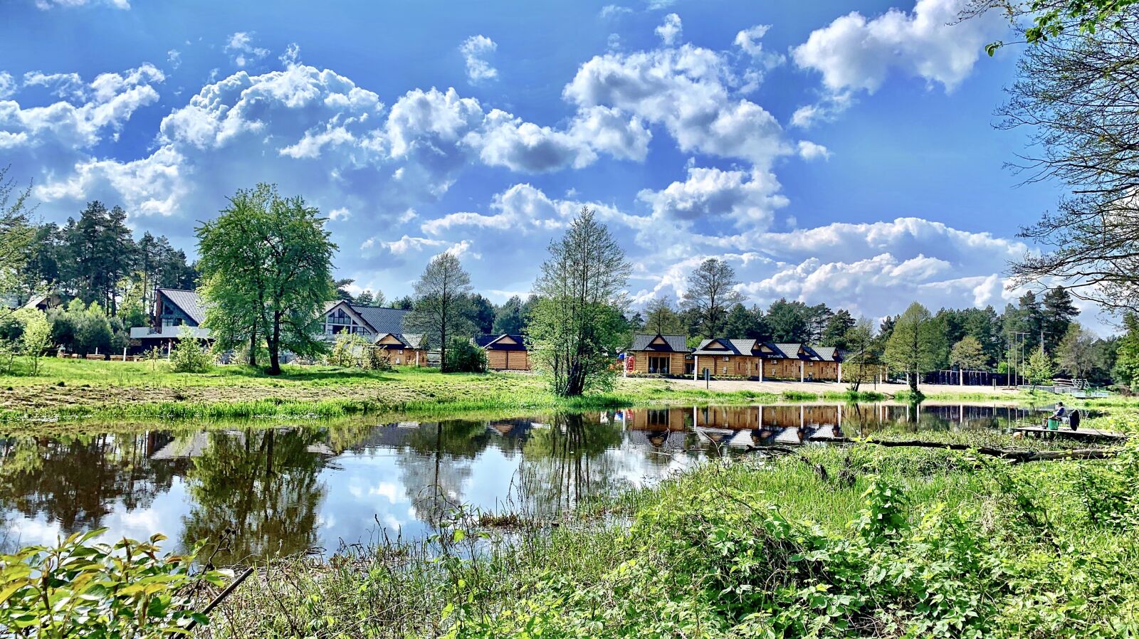 iPhone XS Max back dual camera 4.25mm f/1.8 sample photo. River, garden, water photography