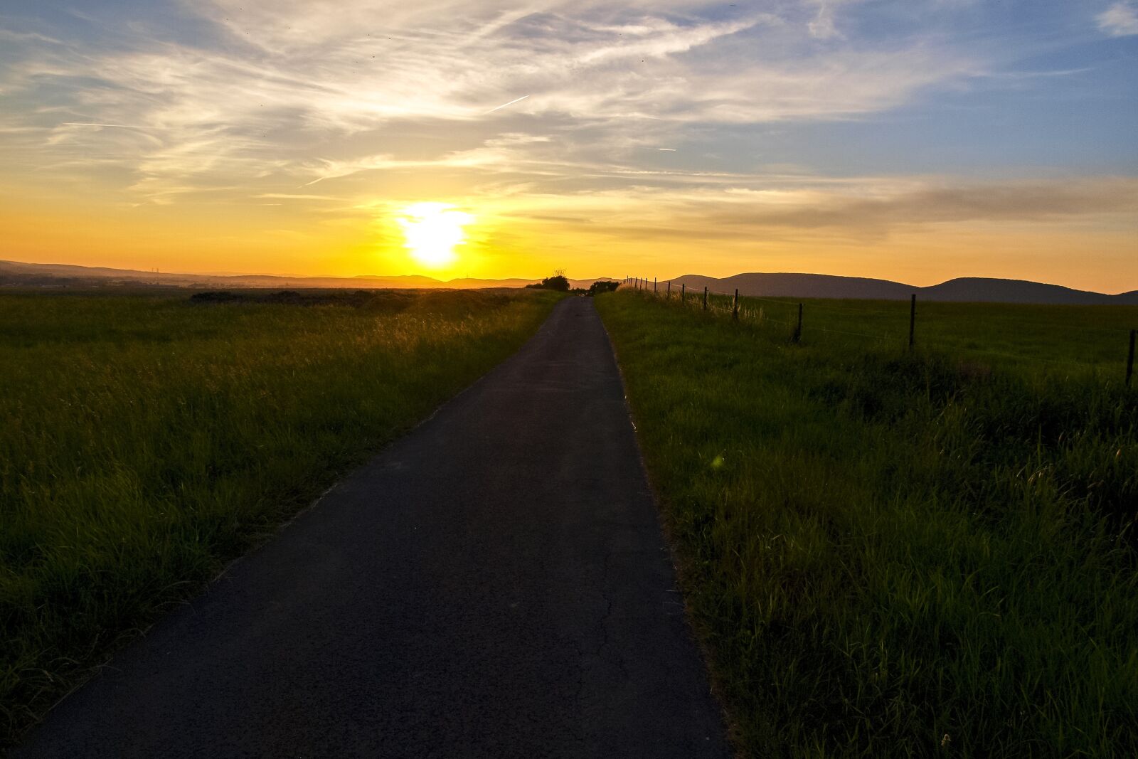 Olympus E-520 (EVOLT E-520) sample photo. Sunrise, sun, landscape photography