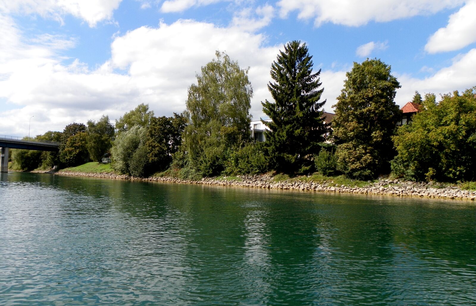 Kodak EasyShare Z981 sample photo. River, green photography