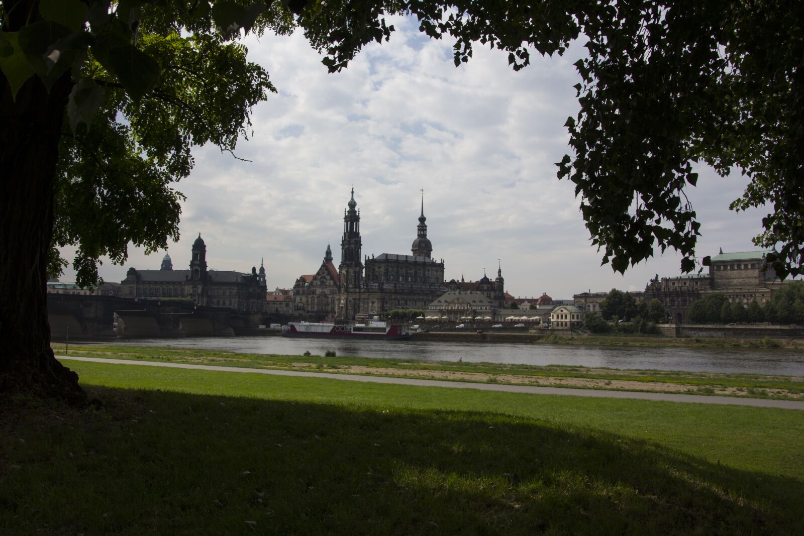 Canon EOS 60D sample photo. Dresden, church, historic center photography