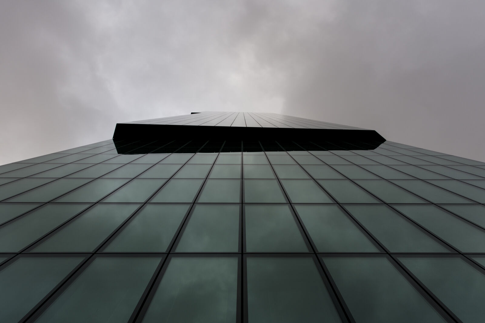 Canon EOS 5DS R + Canon EF 24-70mm F2.8L II USM sample photo. Cloudy, glass, high, rise photography