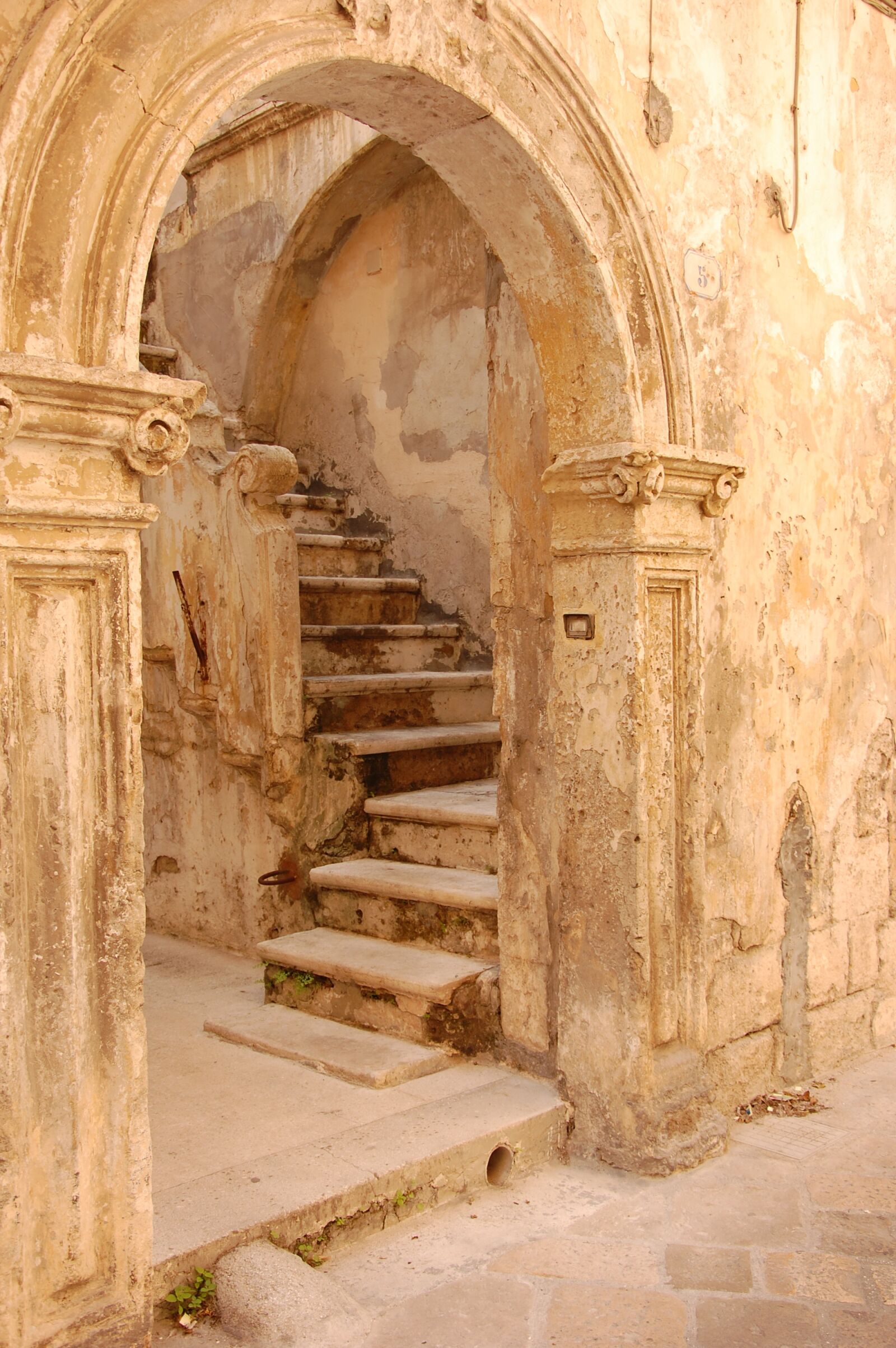 Nikon D40 sample photo. Goal, stairs, yellow photography