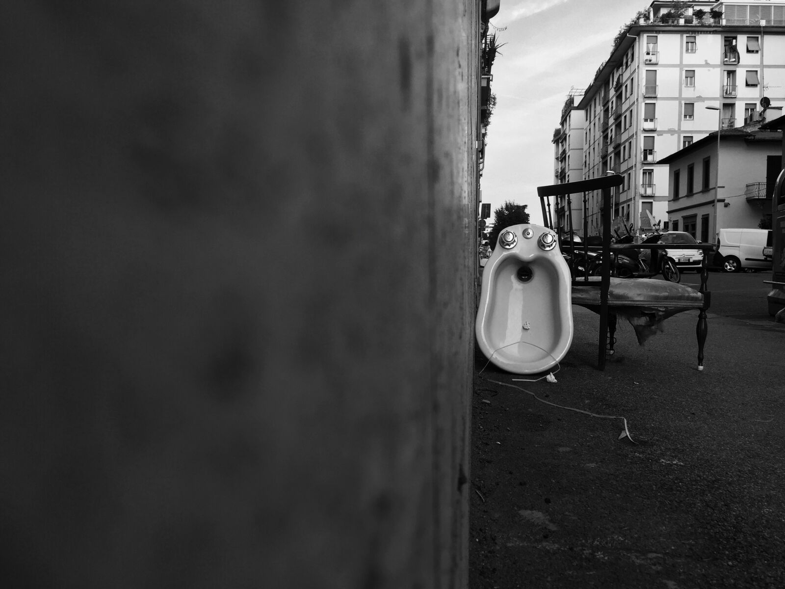 iPhone 6 back camera 4.15mm f/2.2 sample photo. City, trash, walking, by photography