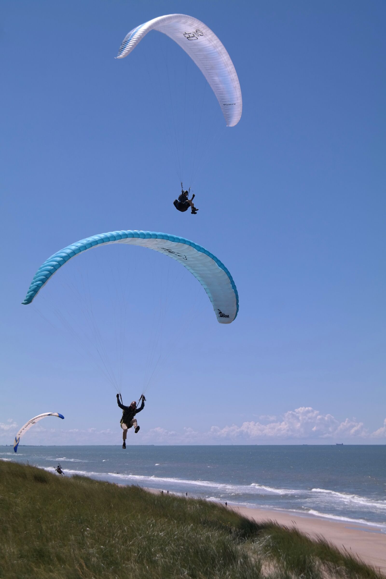 Samsung NX300 sample photo. Paragliding, screen, flying photography