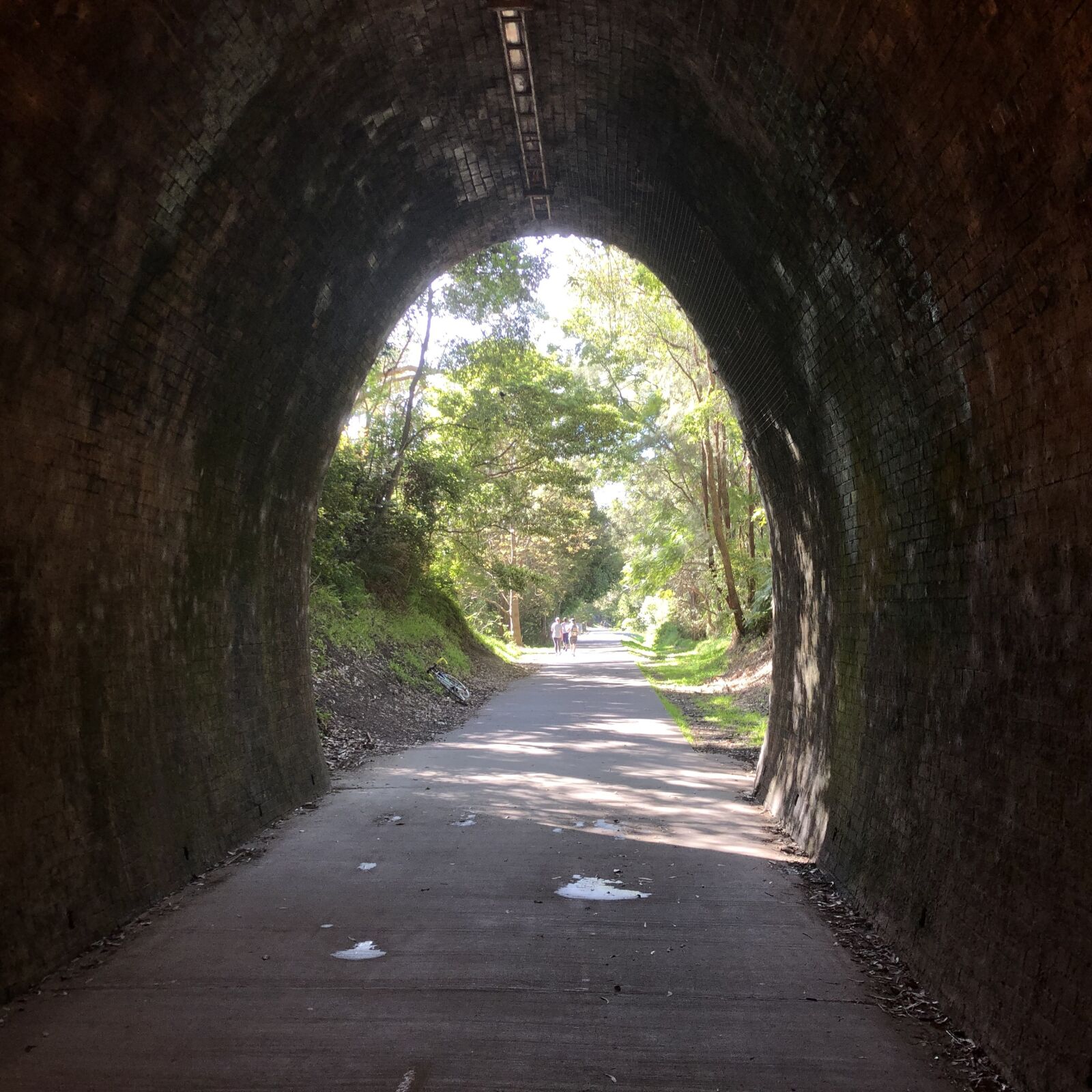 iPhone X back dual camera 4mm f/1.8 sample photo. Tunnel, tunnel view, outside photography