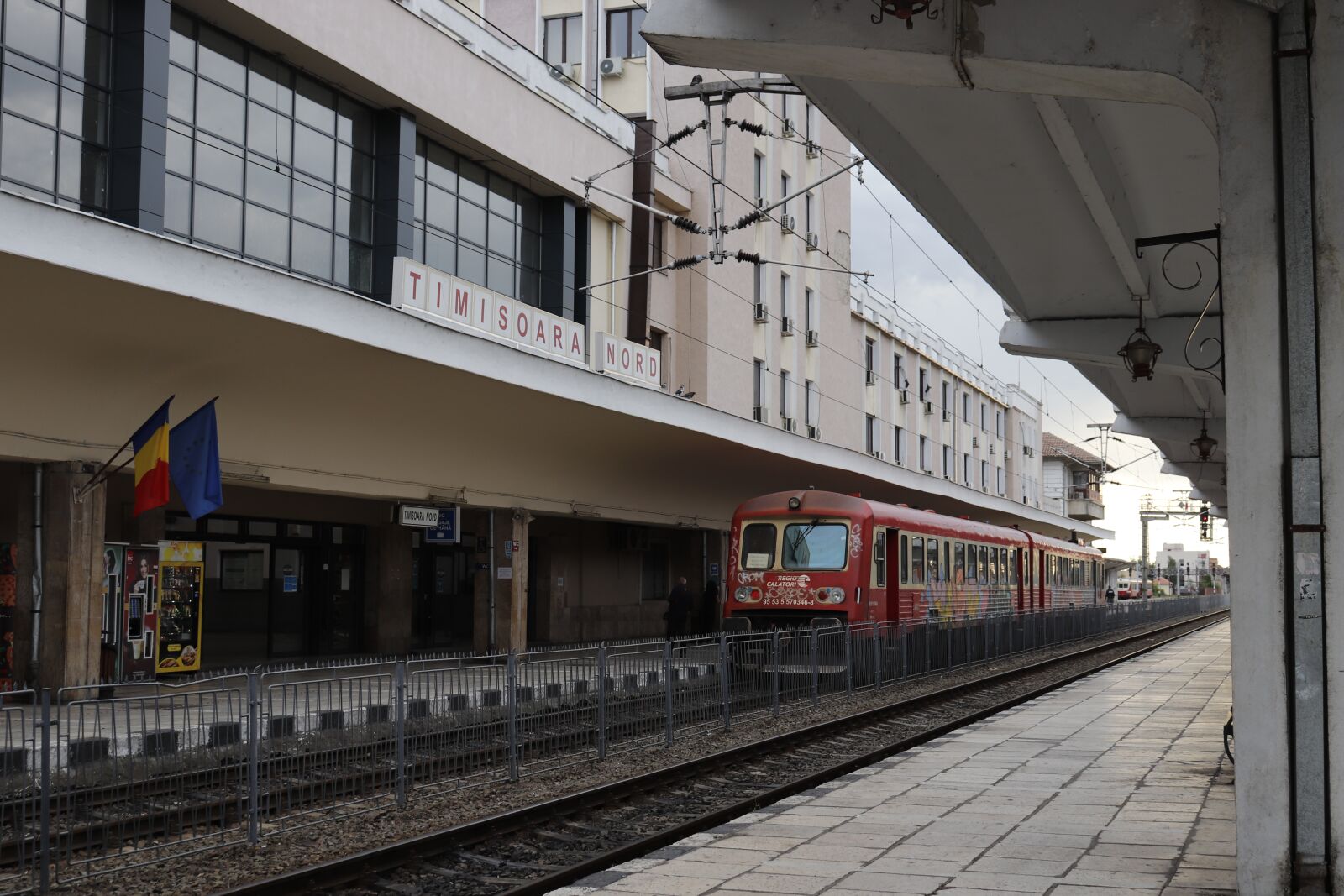Canon EOS 200D (EOS Rebel SL2 / EOS Kiss X9) sample photo. Northern railway station timisoara photography