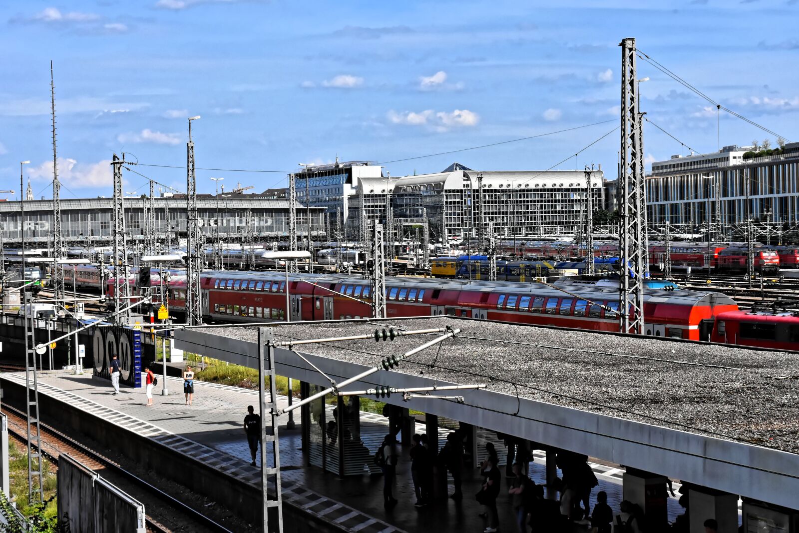 Nikon D7200 sample photo. S bahn, railway station photography