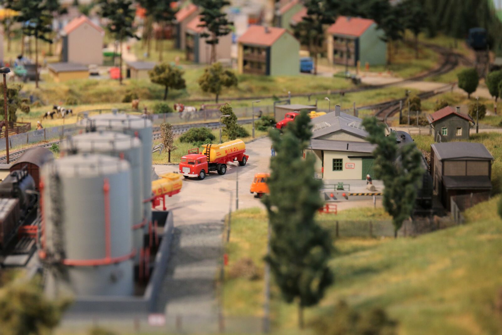 Canon EOS 70D + Canon EF 24-70mm F4L IS USM sample photo. Miniature, toys, railway photography