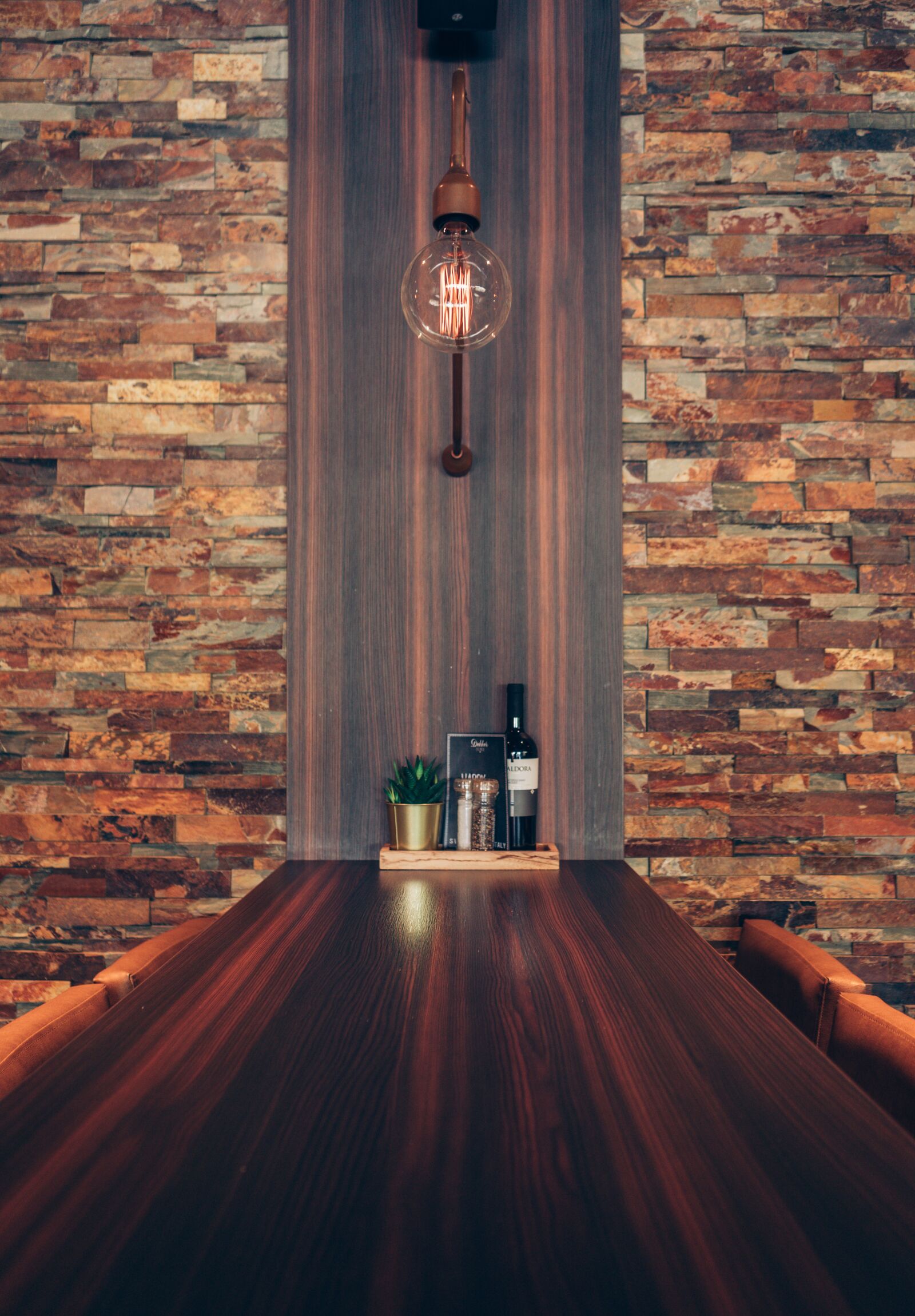 Sony a7 + Sony FE 28-70mm F3.5-5.6 OSS sample photo. Bar, restaurant, alcohol photography