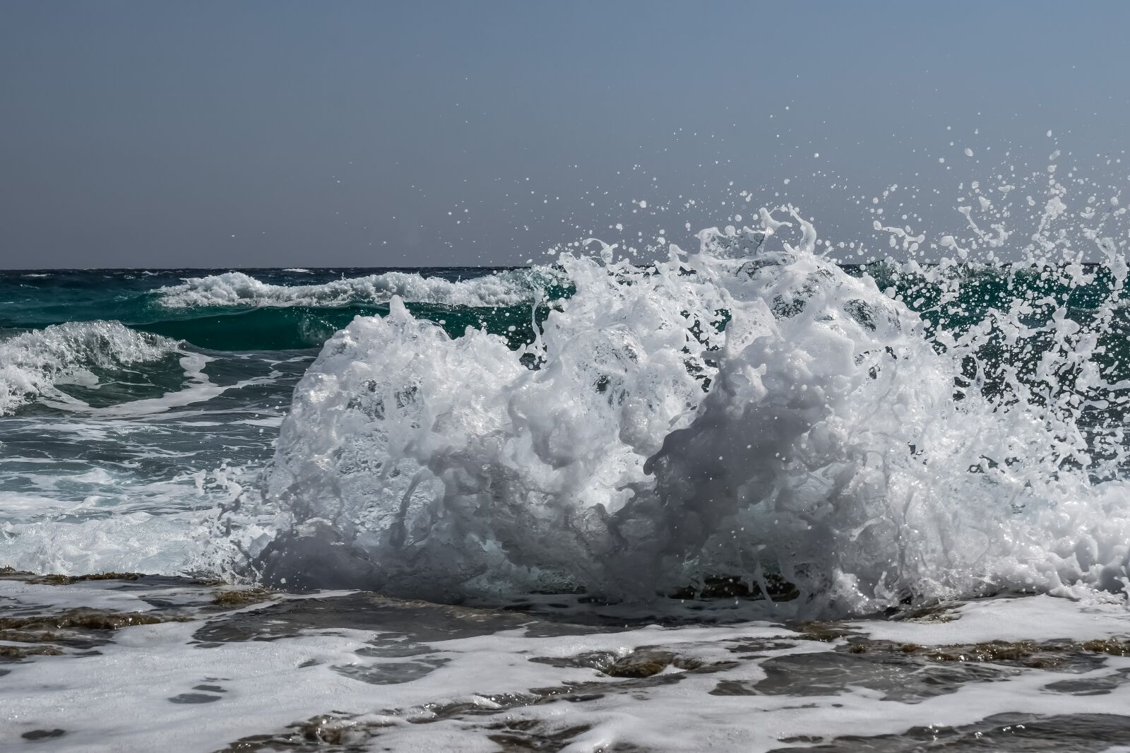 Nikon D3300 sample photo. Waves, splash, wind photography