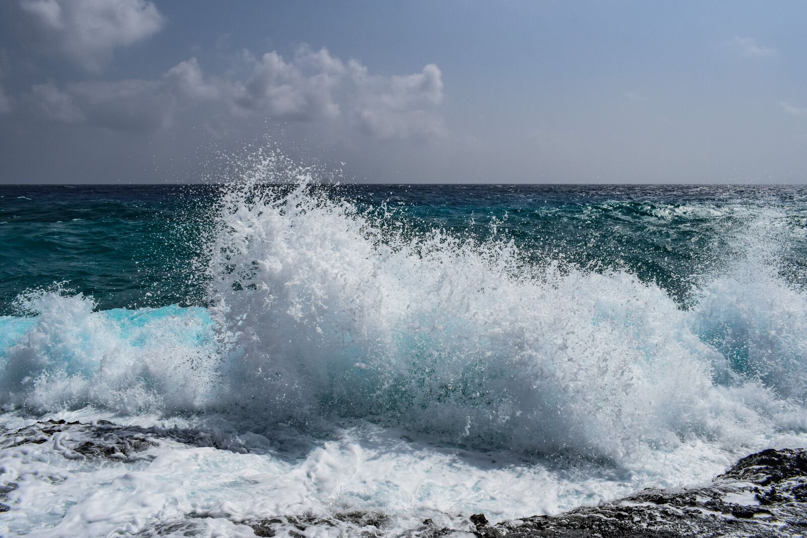 Nikon D3300 sample photo. Waves, splash, wind photography