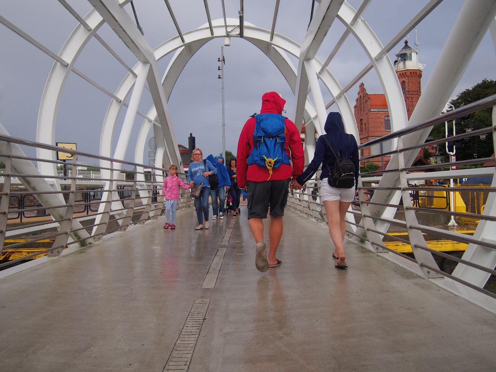 Olympus PEN E-PL6 sample photo. People, bridge, para photography