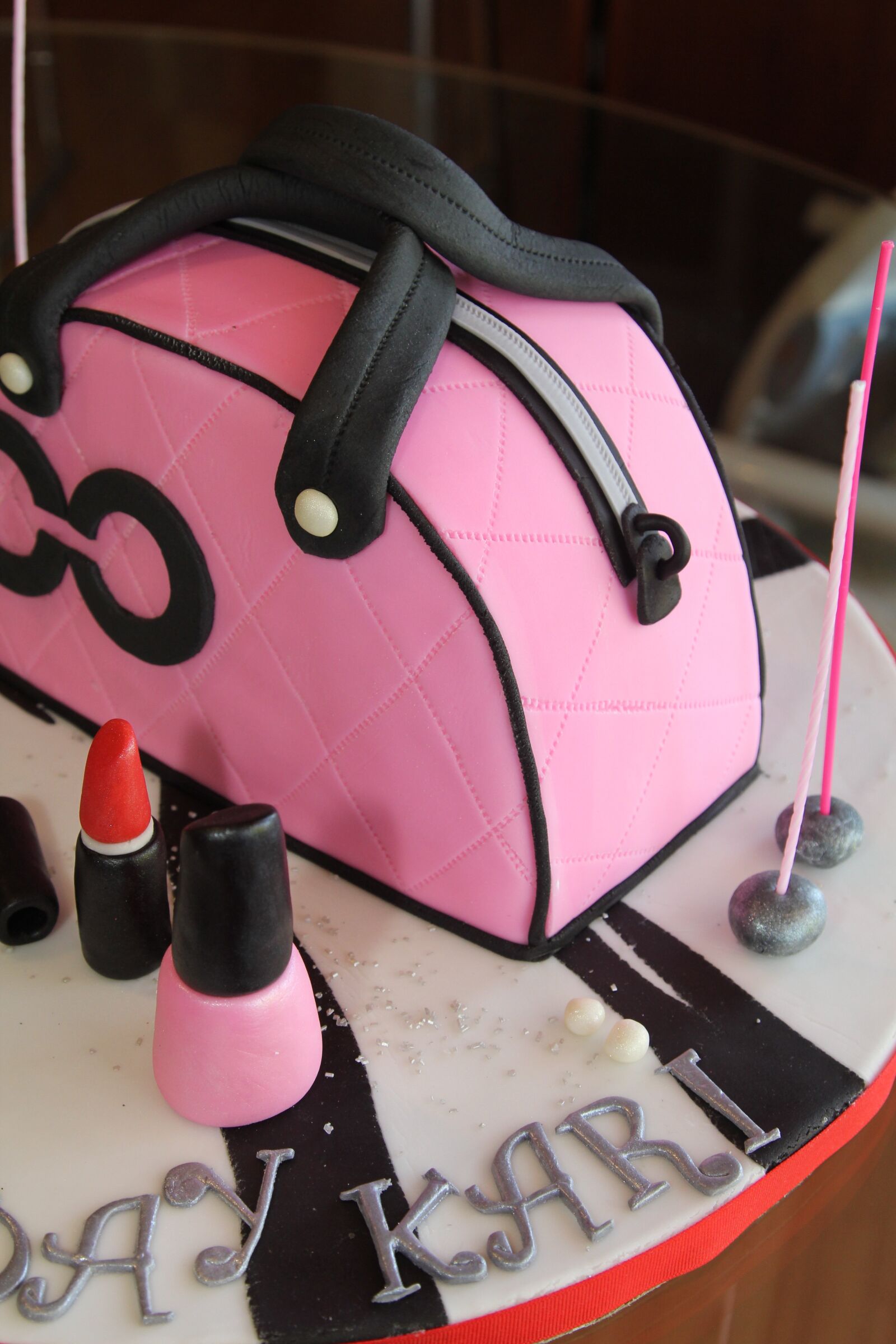 Canon EOS 60D + Canon EF 24-105mm F4L IS USM sample photo. Cake, birthday cake, purse photography
