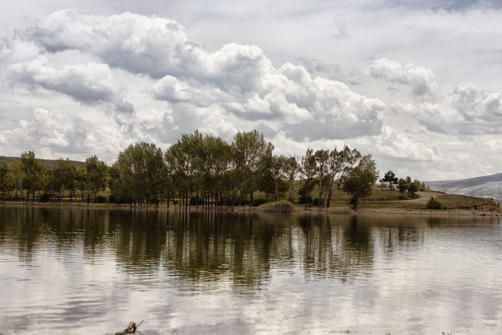 Canon EOS 650D (EOS Rebel T4i / EOS Kiss X6i) + Canon EF 50mm F1.8 II sample photo. Nature, dam, lake photography