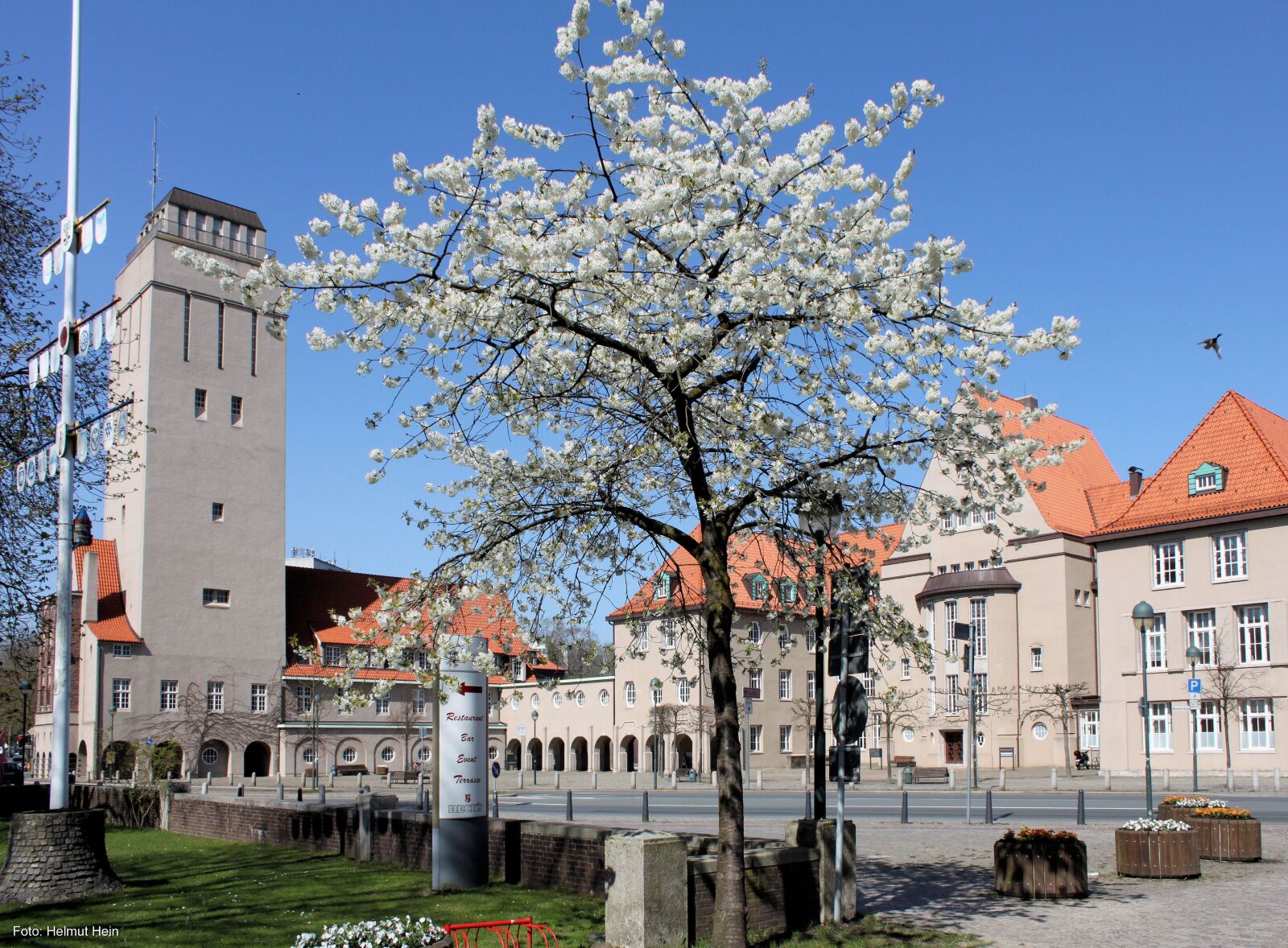 Canon EOS 500D (EOS Rebel T1i / EOS Kiss X3) sample photo. Delmenhorst, water tower, town photography
