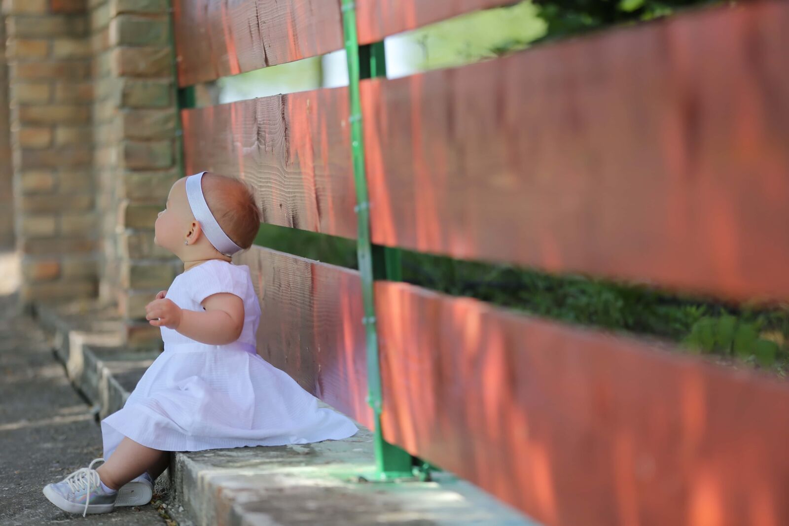 Canon EOS 5D Mark III sample photo. Baby, girl, outfit, sneakers photography