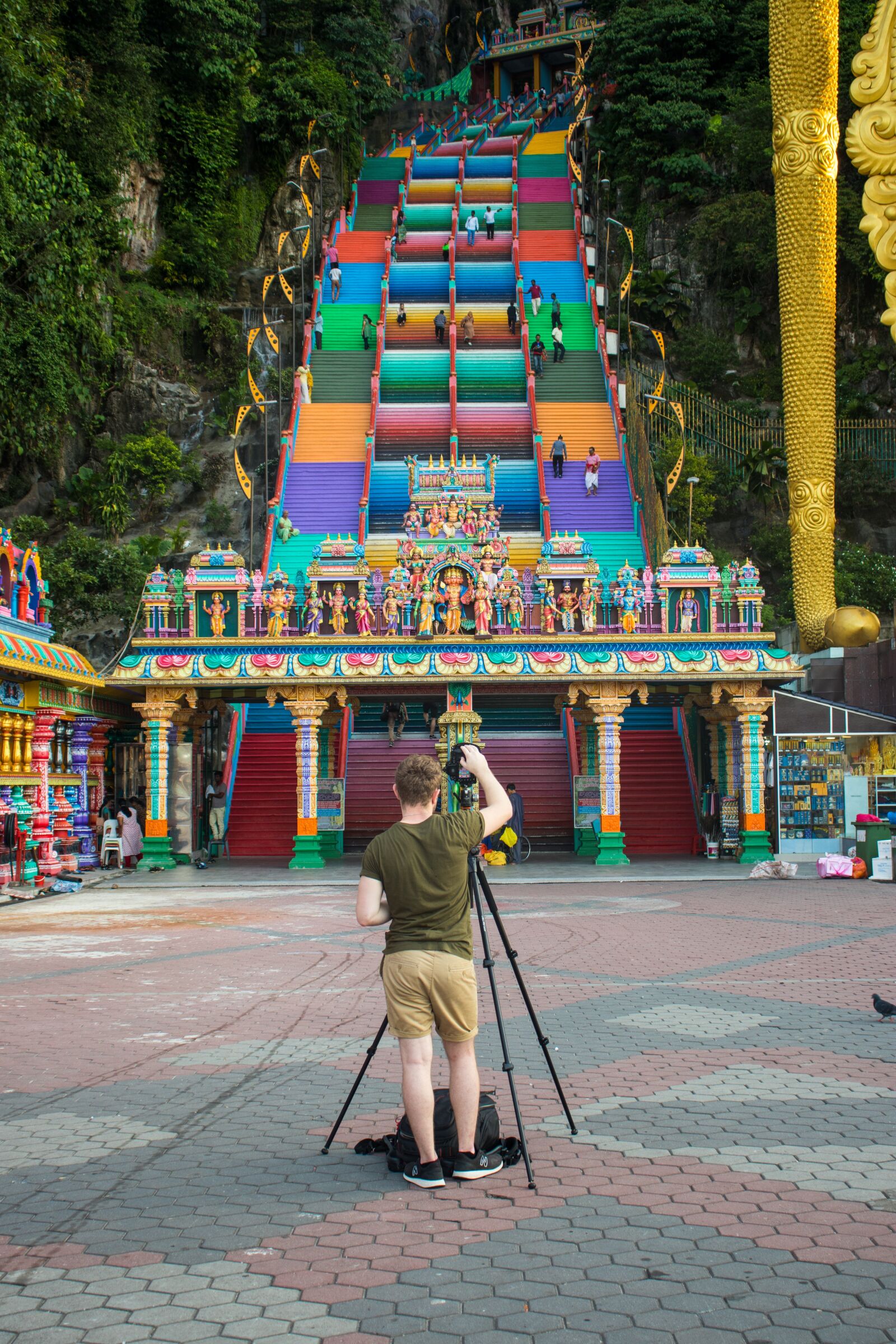 Canon EOS 200D (EOS Rebel SL2 / EOS Kiss X9) sample photo. Photographer, batu caves, colorful photography