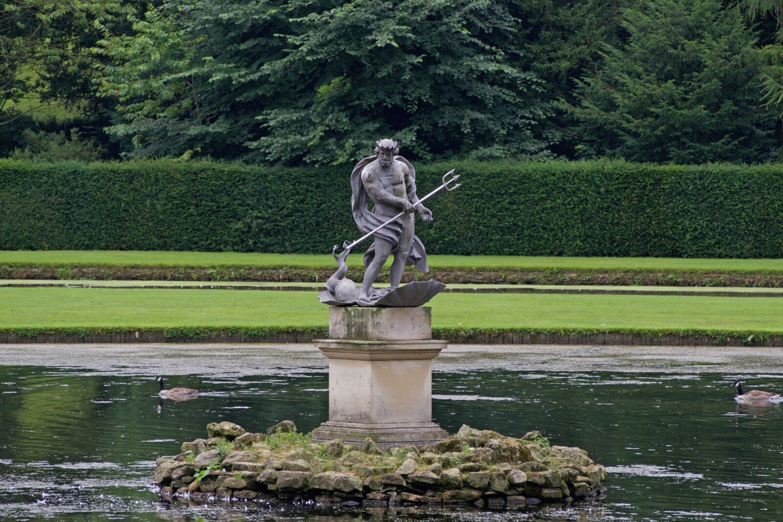 Olympus OM-D E-M10 sample photo. Fountains abbey, water gardens photography