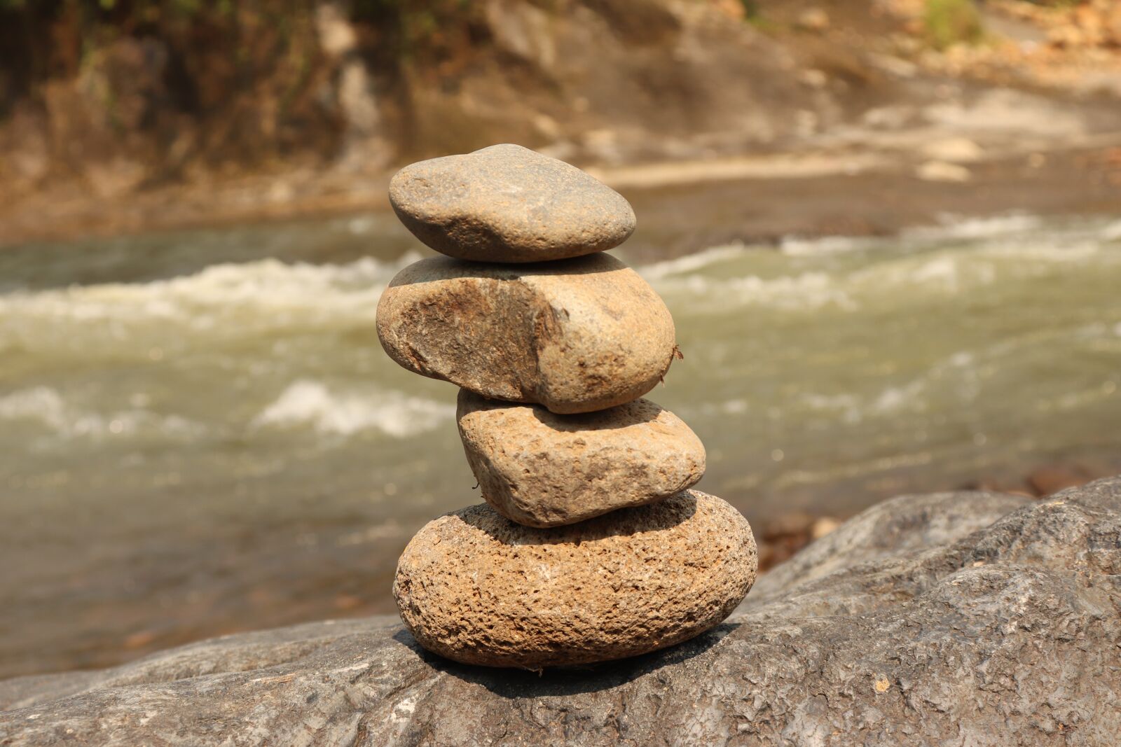 Canon EOS 200D (EOS Rebel SL2 / EOS Kiss X9) sample photo. Stone, river, landscape photography