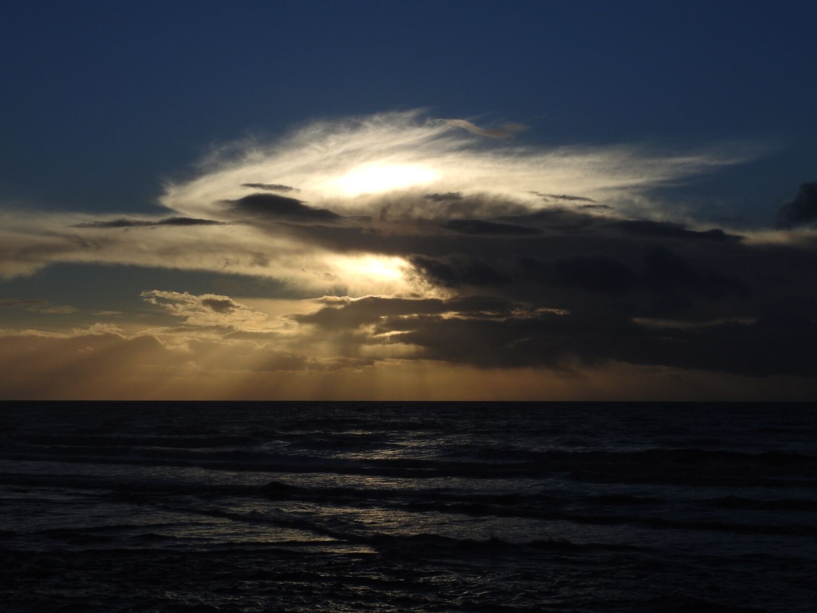 Nikon Coolpix P900 sample photo. Sea, stormy, dark photography