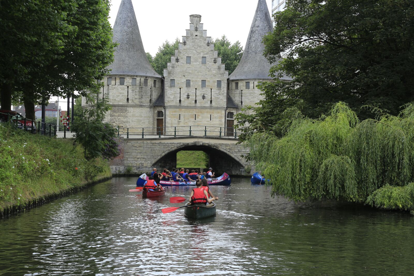 Canon EOS 650D (EOS Rebel T4i / EOS Kiss X6i) sample photo. Ghent, boat, waterway photography