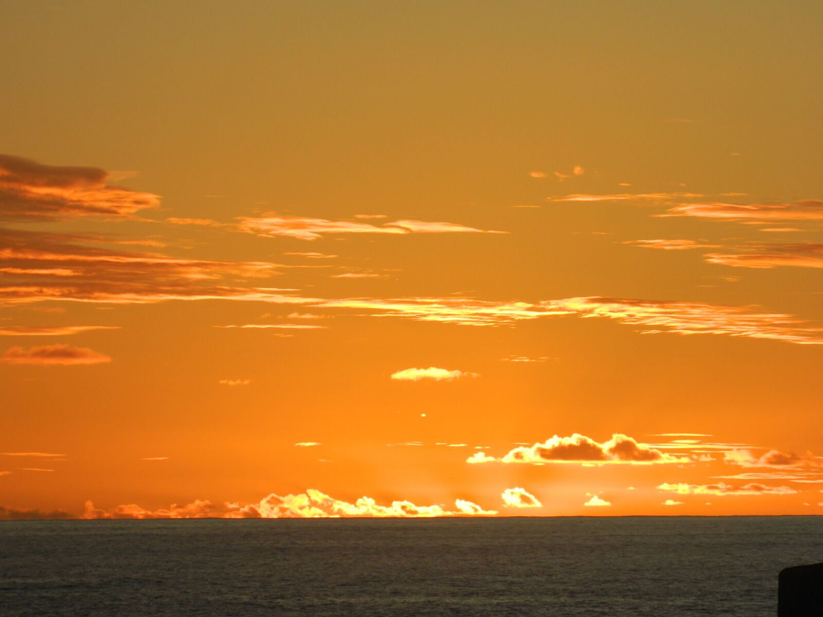 Nikon COOLPIX L310 sample photo. Sunset, rapa nui, horizon photography
