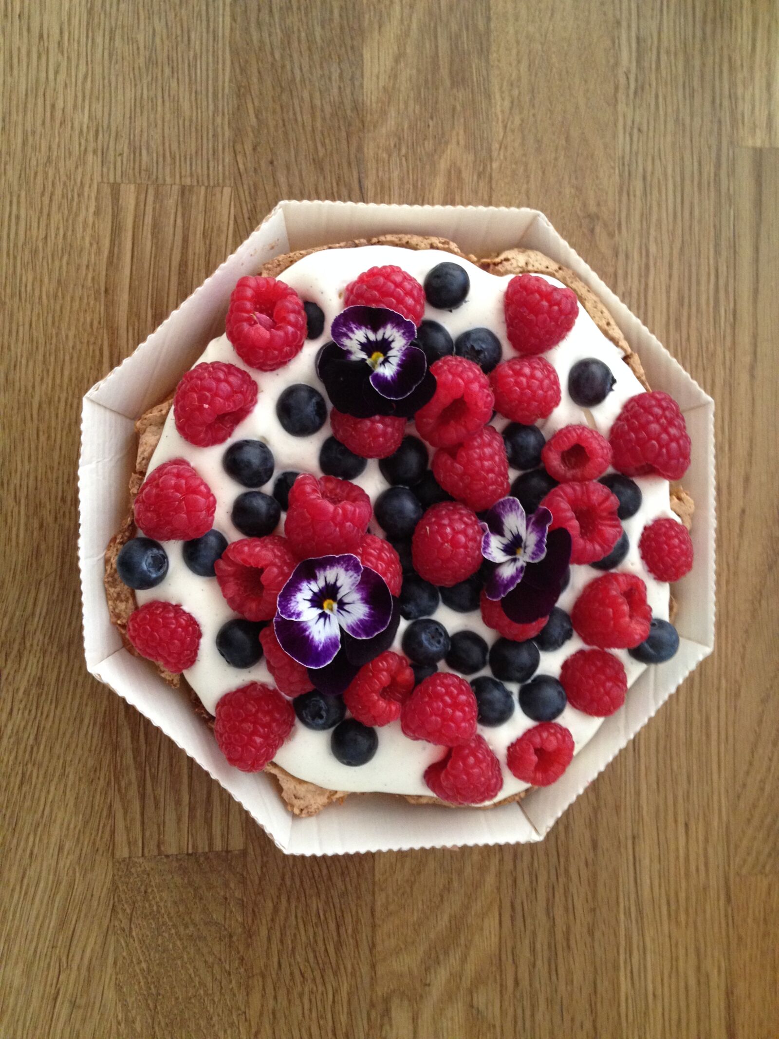 iPhone 4S back camera 4.28mm f/2.4 sample photo. Fruit cake, berry, berries photography