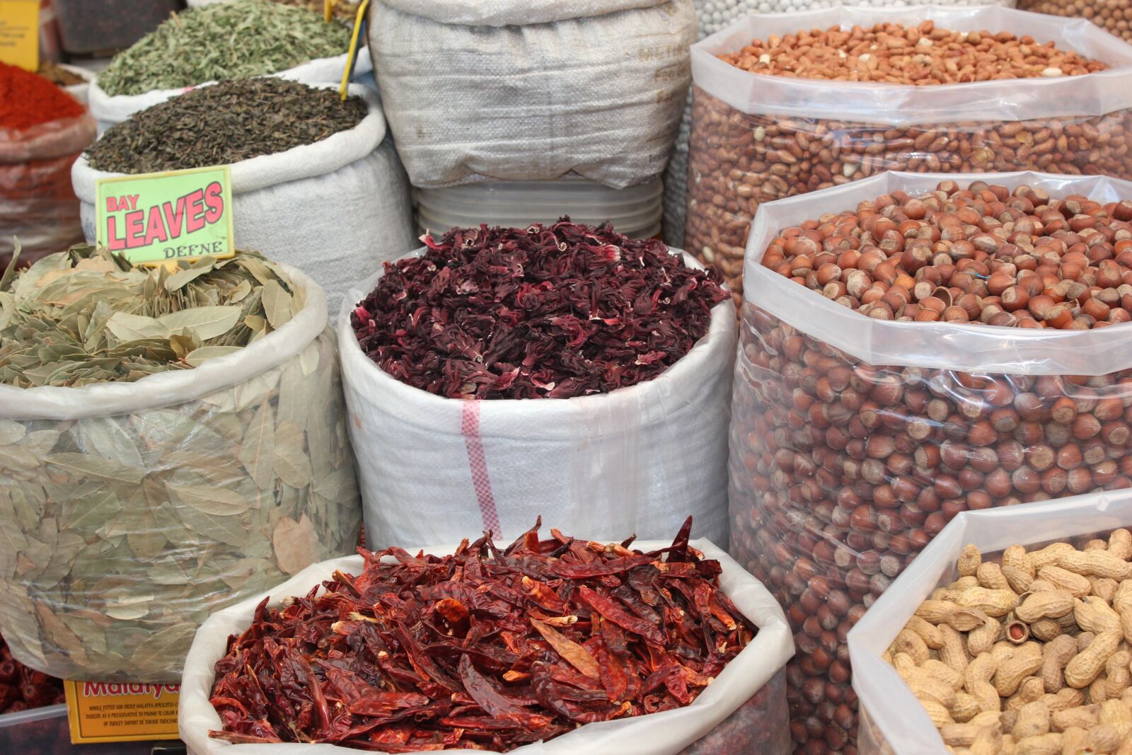 Canon EOS 550D (EOS Rebel T2i / EOS Kiss X4) sample photo. Spices, dried, market photography