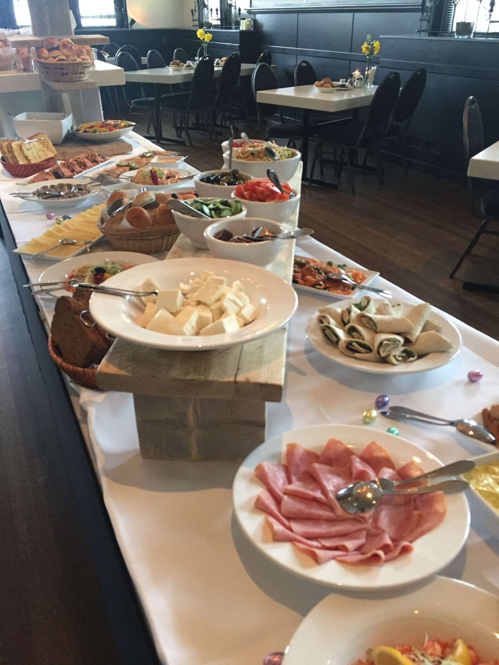iPhone 6 back camera 4.15mm f/2.2 sample photo. Pasen, brunch, buffet photography