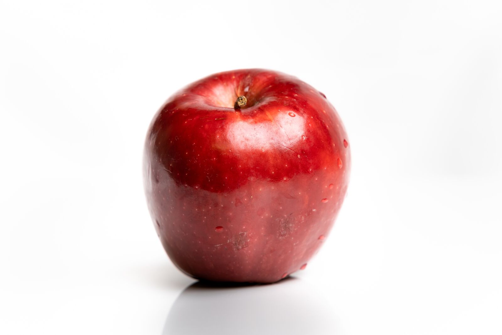 Sony a7R IV sample photo. Apple, red, red apple photography