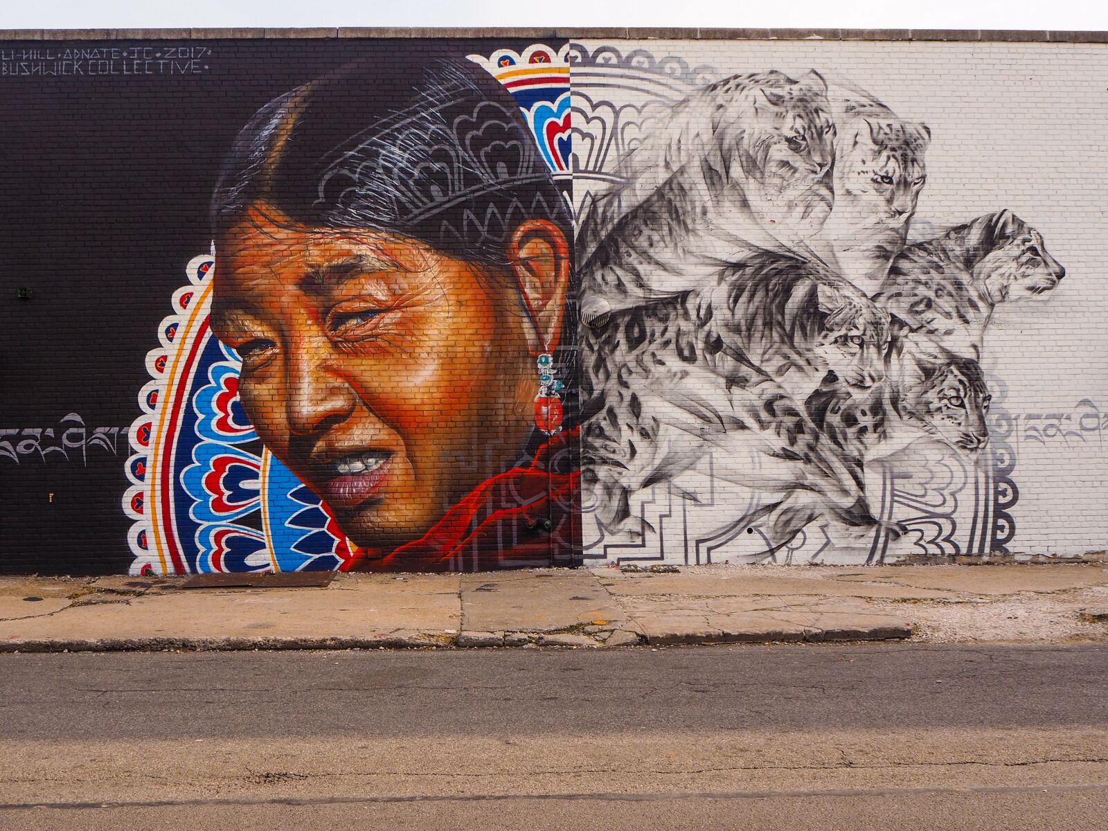 Olympus OM-D E-M10 II sample photo. Street art, graffiti, artist photography