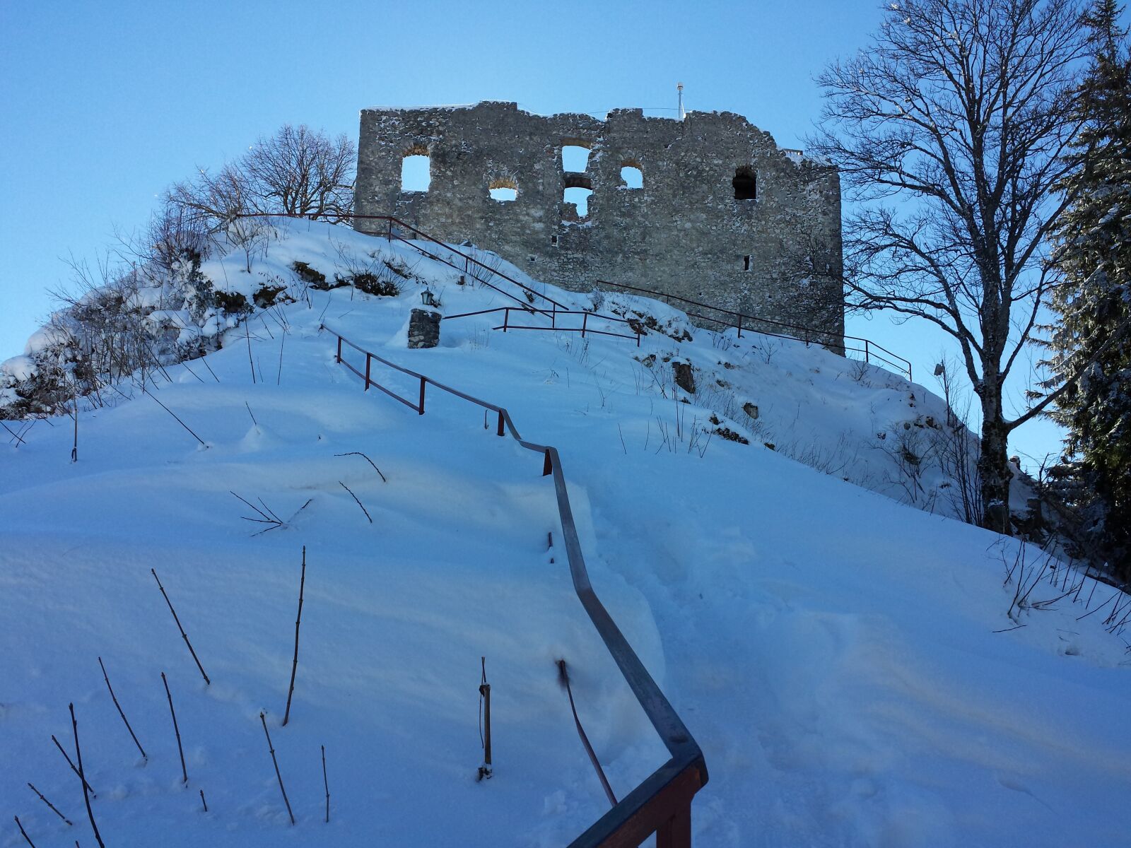 Samsung Galaxy S4 sample photo. Winter, castle, snow photography