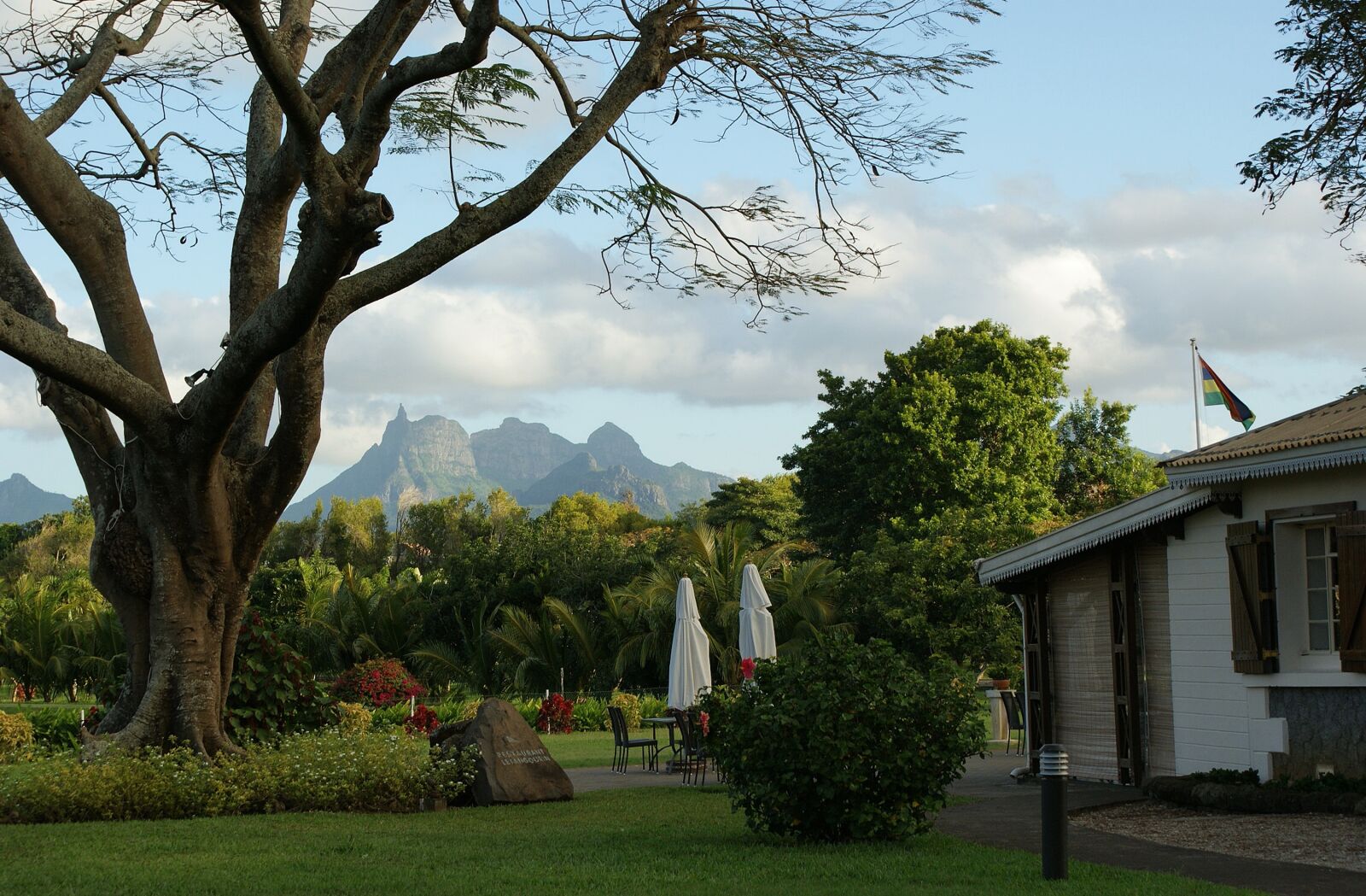 Sony Alpha DSLR-A350 sample photo. Mauritius, travel, manufacture of photography