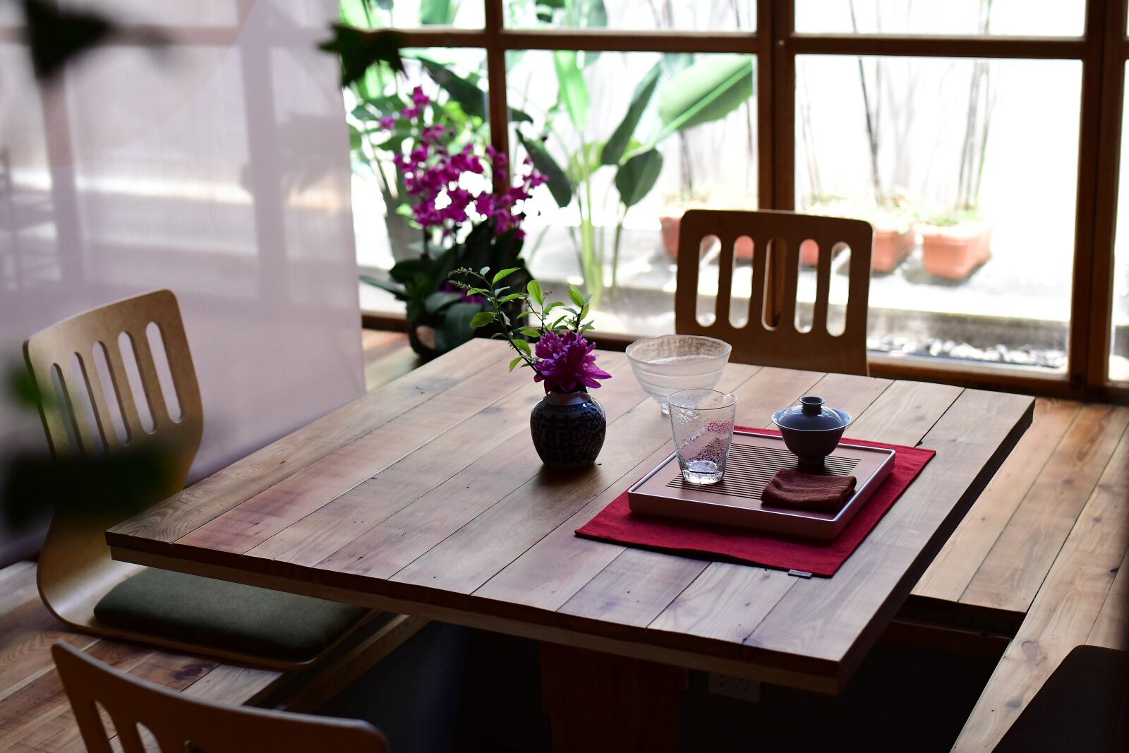 Nikon D500 sample photo. Tables, chair, furniture photography