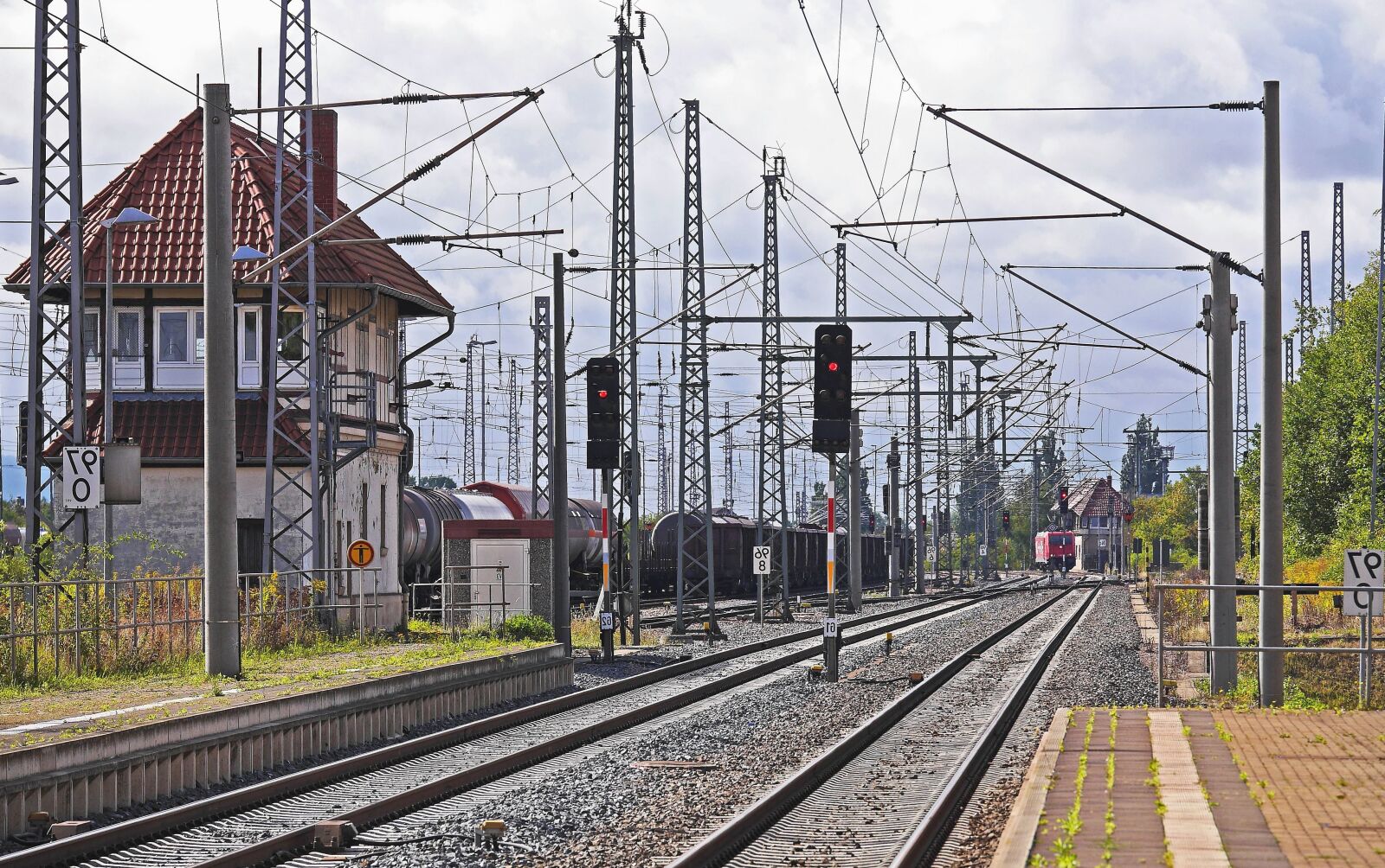 Panasonic Lumix DMC-GH3 sample photo. Station, track, connection, transportation photography