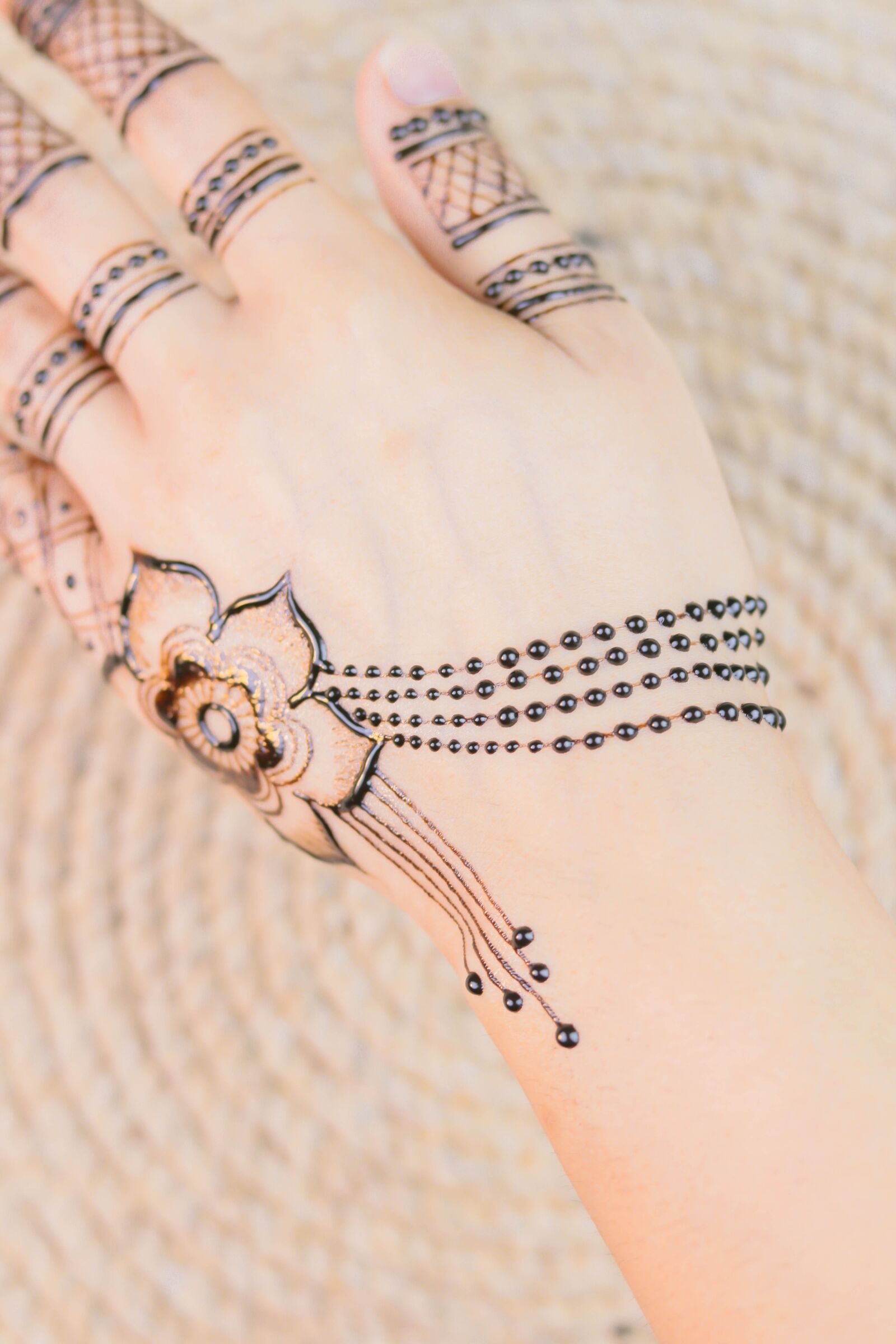 Canon EOS 80D + Canon EF 50mm F1.8 STM sample photo. Henna, hands, mehendi photography