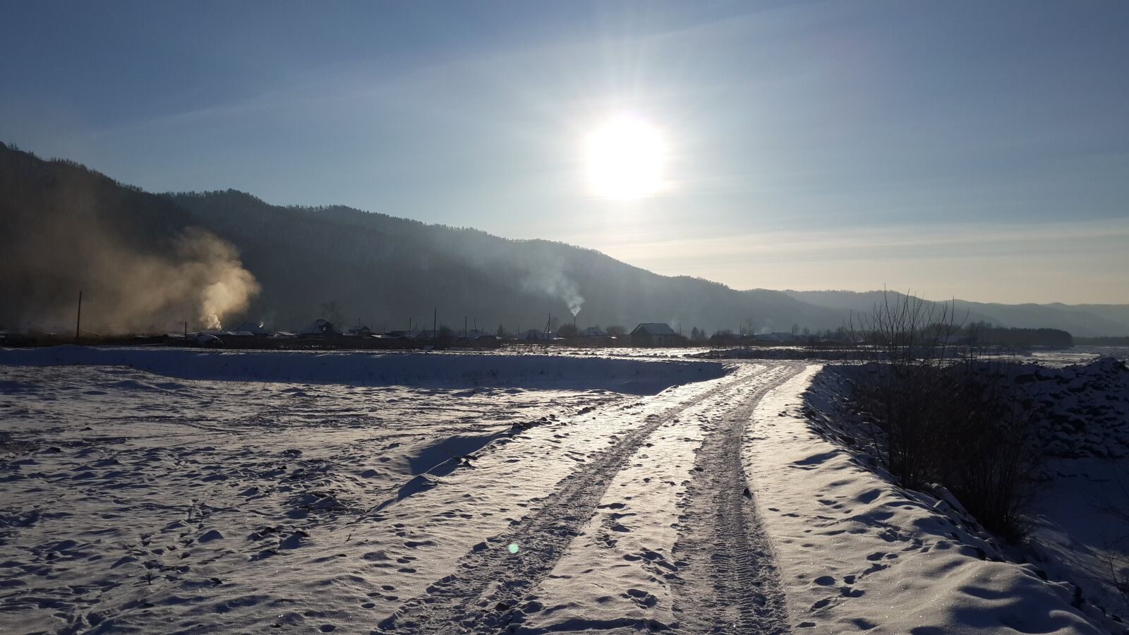 Samsung Galaxy S4 sample photo. Winter, village, winter sun photography