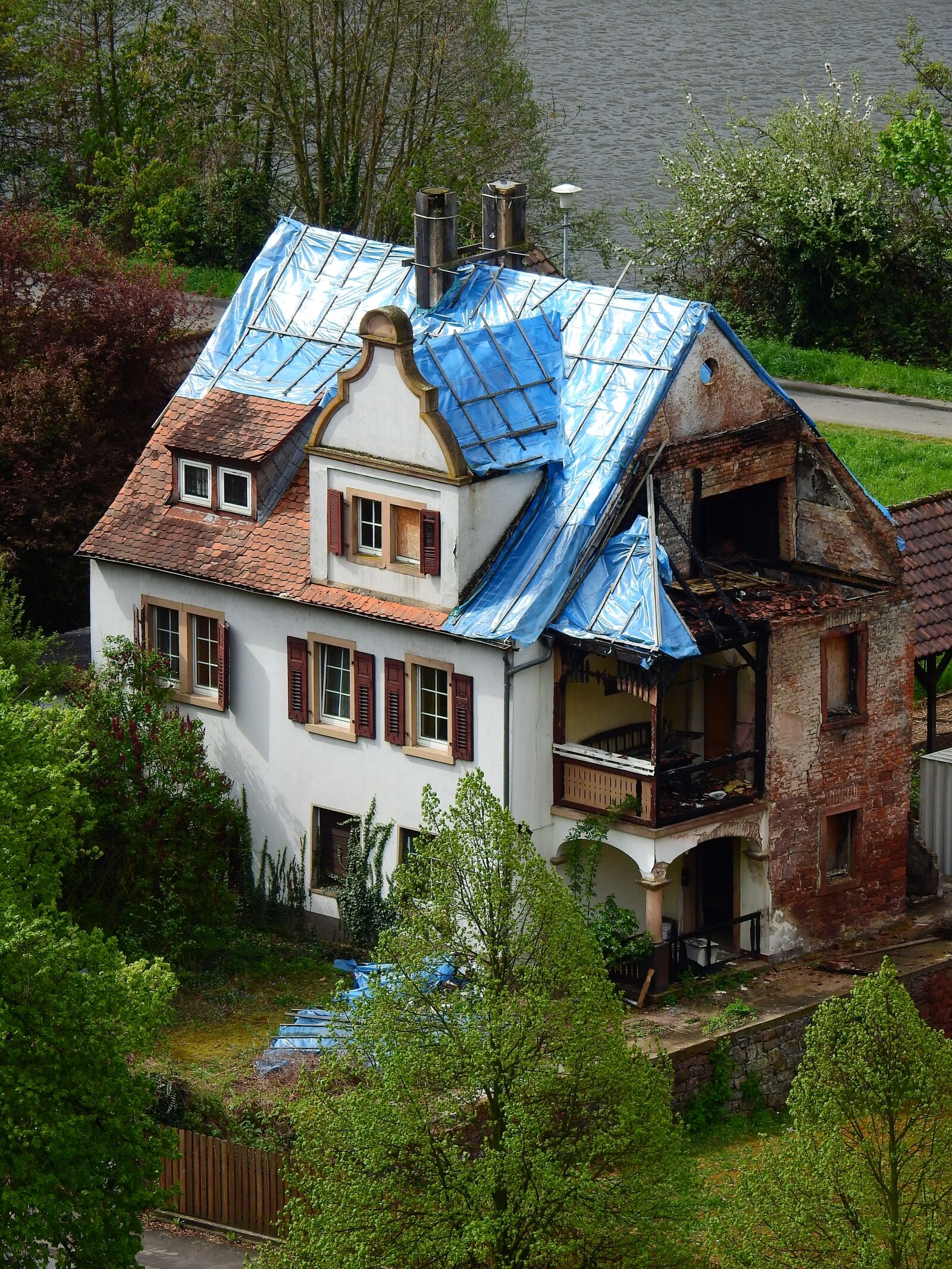 Nikon Coolpix P900 sample photo. House, ruin, build photography