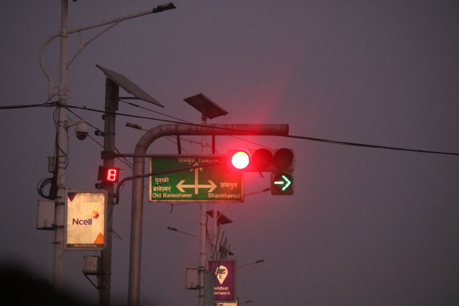 Canon EOS 750D (EOS Rebel T6i / EOS Kiss X8i) + Canon EF-S 55-250mm F4-5.6 IS II sample photo. Traffic lights singh, traffic photography